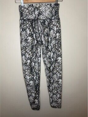 kyodan Size XS White/Black Taupe Snake Print Athletic Leggings